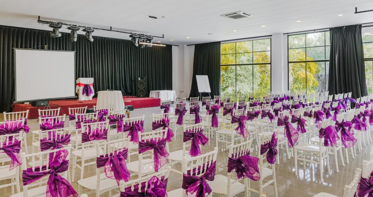 Uptown Bueyuek Anadolu Girne Hotel Luaran gambar