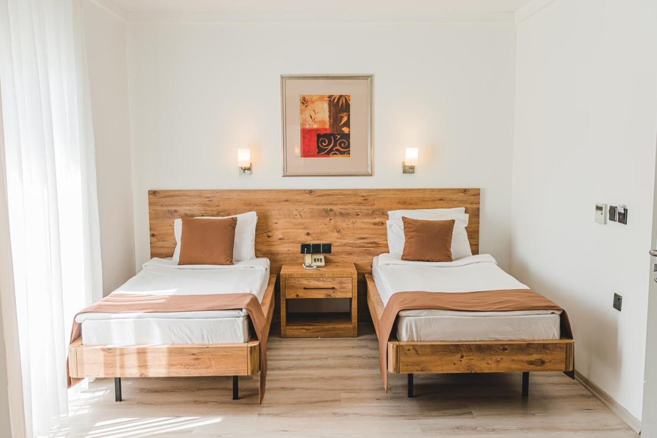 Uptown Bueyuek Anadolu Girne Hotel Luaran gambar
