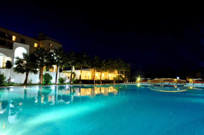 Uptown Bueyuek Anadolu Girne Hotel Luaran gambar